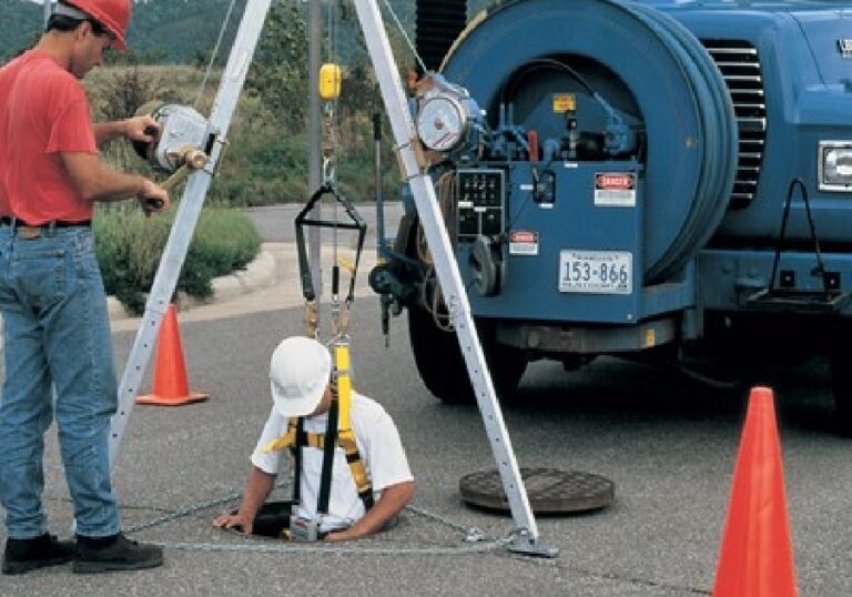 img-LFP-Confined-Space-Lifelines