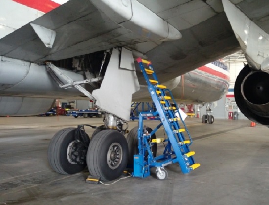 Aviation Maintenance Stand Landing Gear Access