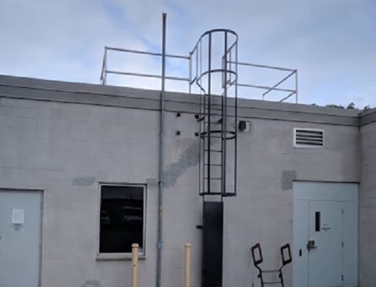 Lockable Fixed Access Ladder with Rooftop Guardrail Egress