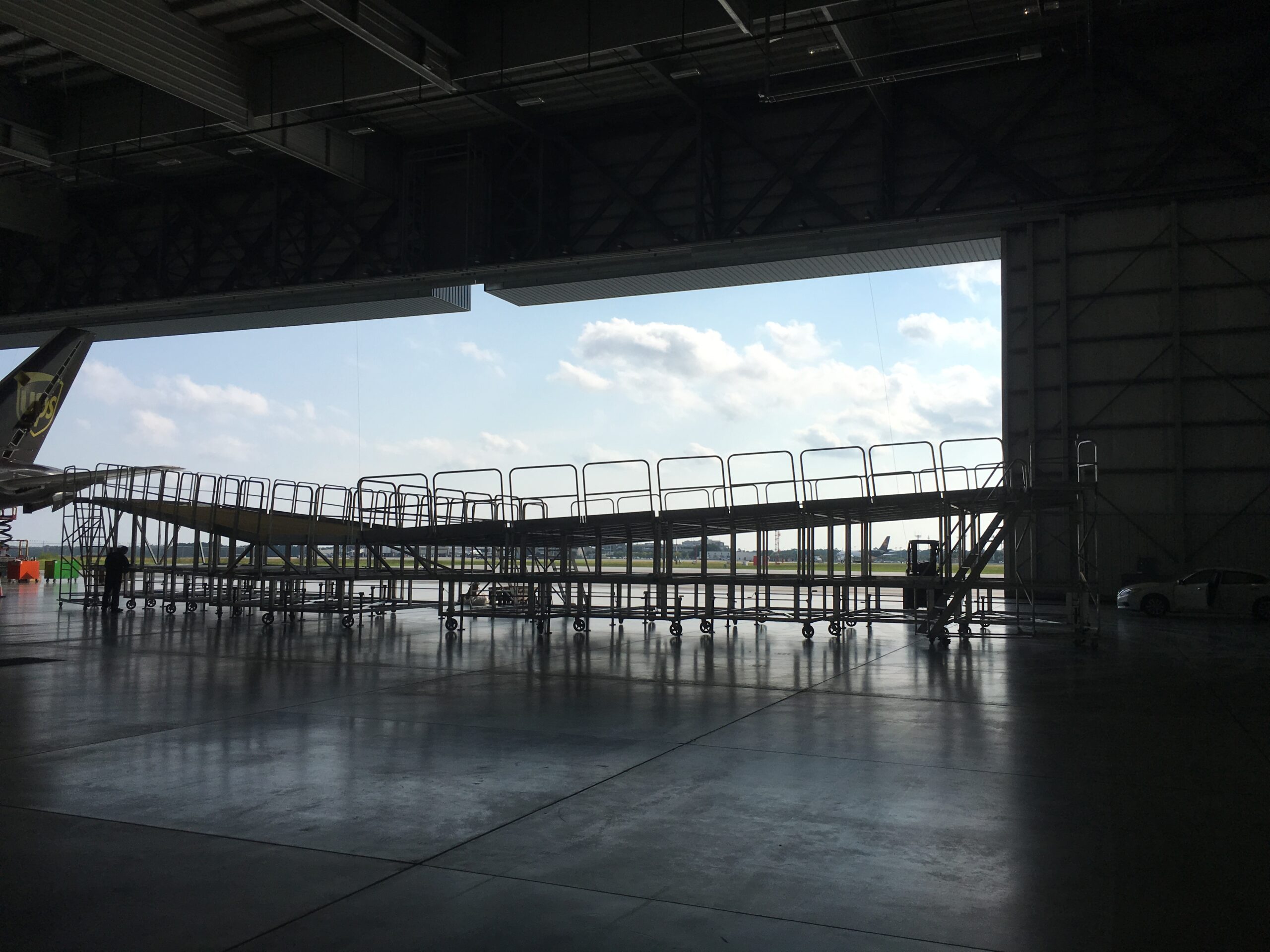 Custom A320 wingstand in hangar