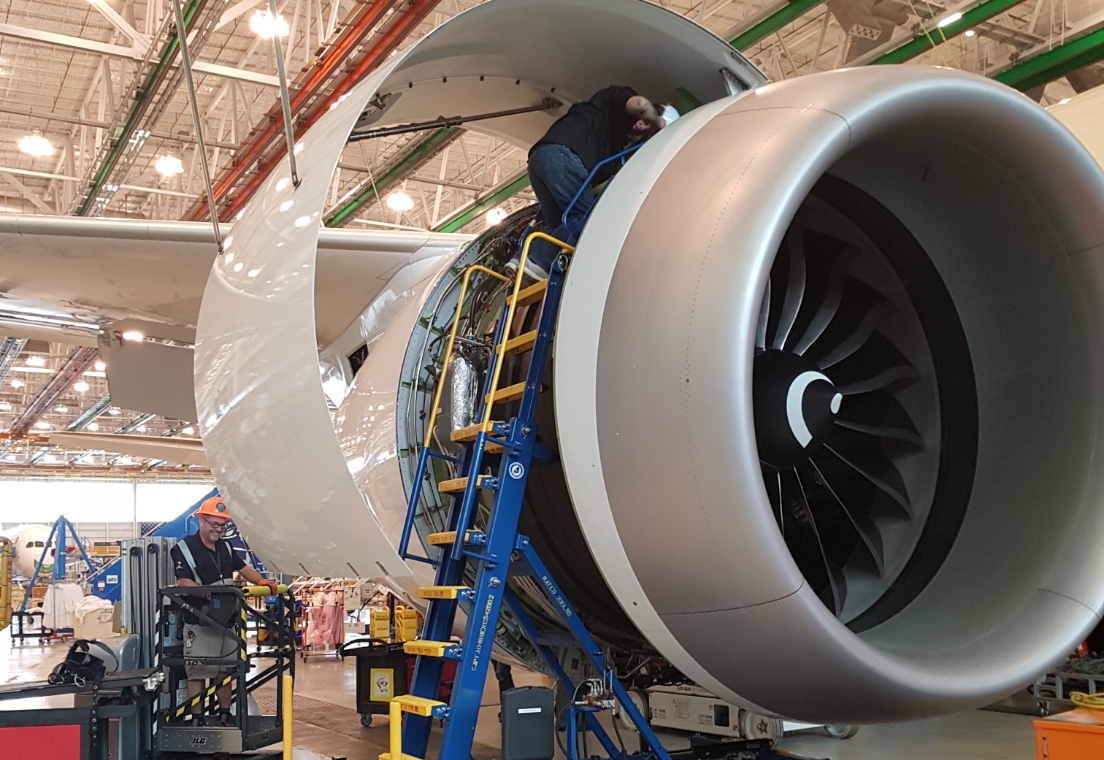 Engine Access Stand under cowling