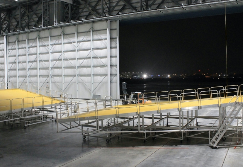 Custom wing maintenance platform in hangar