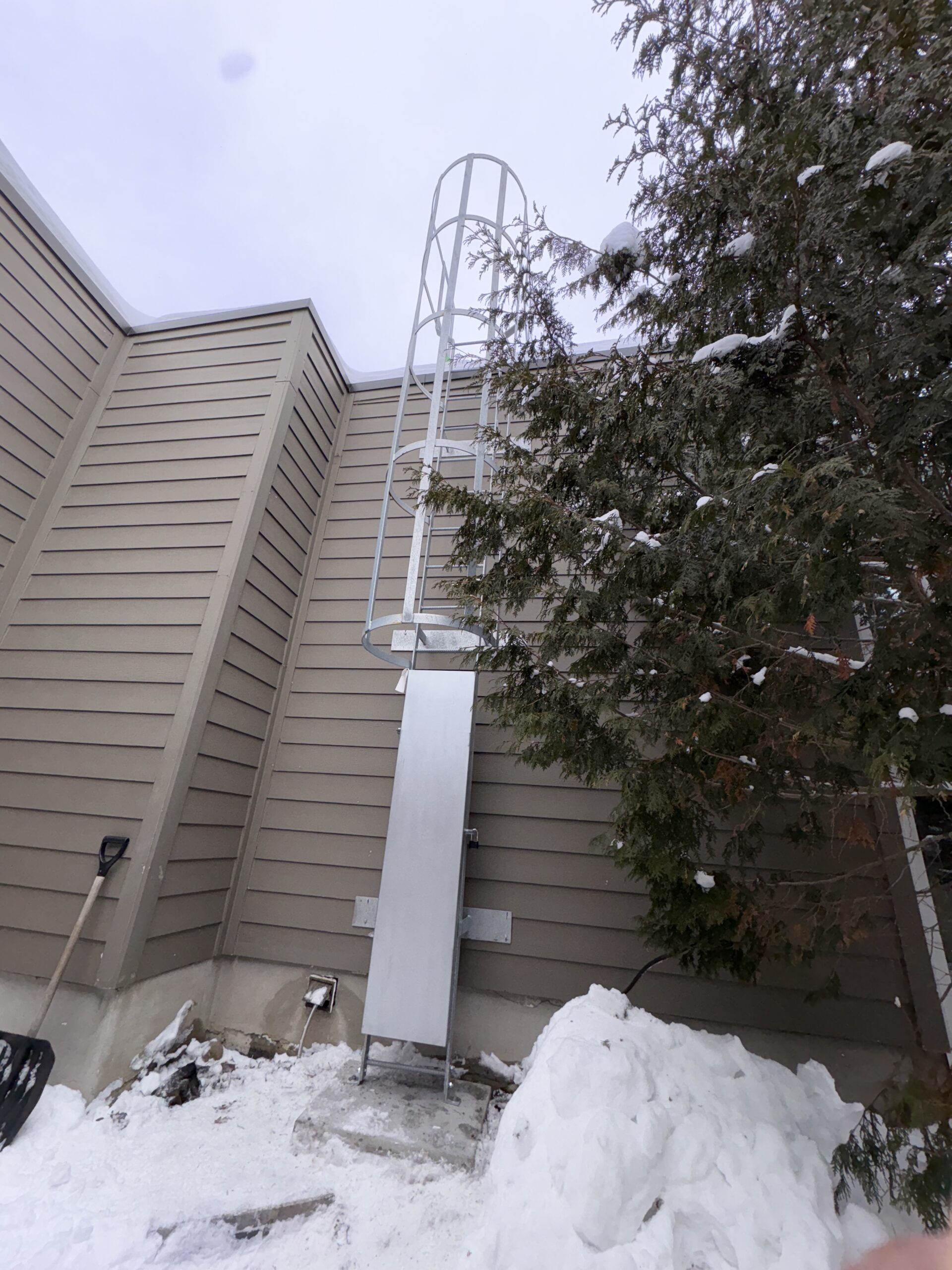 Modular Fixed Ladders for Rooftop Access | Fall Protection