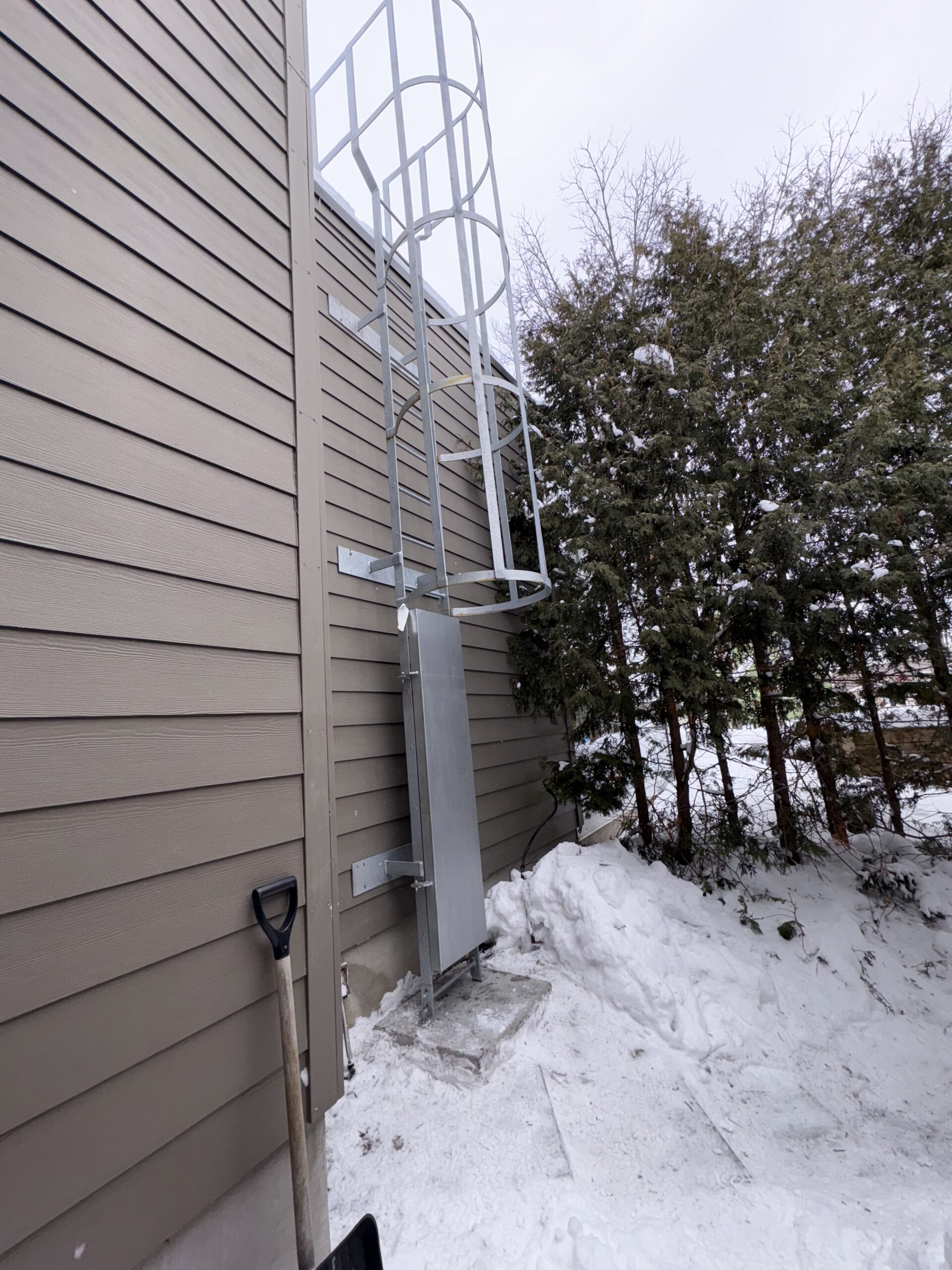 Modular Fixed Ladders for Rooftop Access | Fall Protection