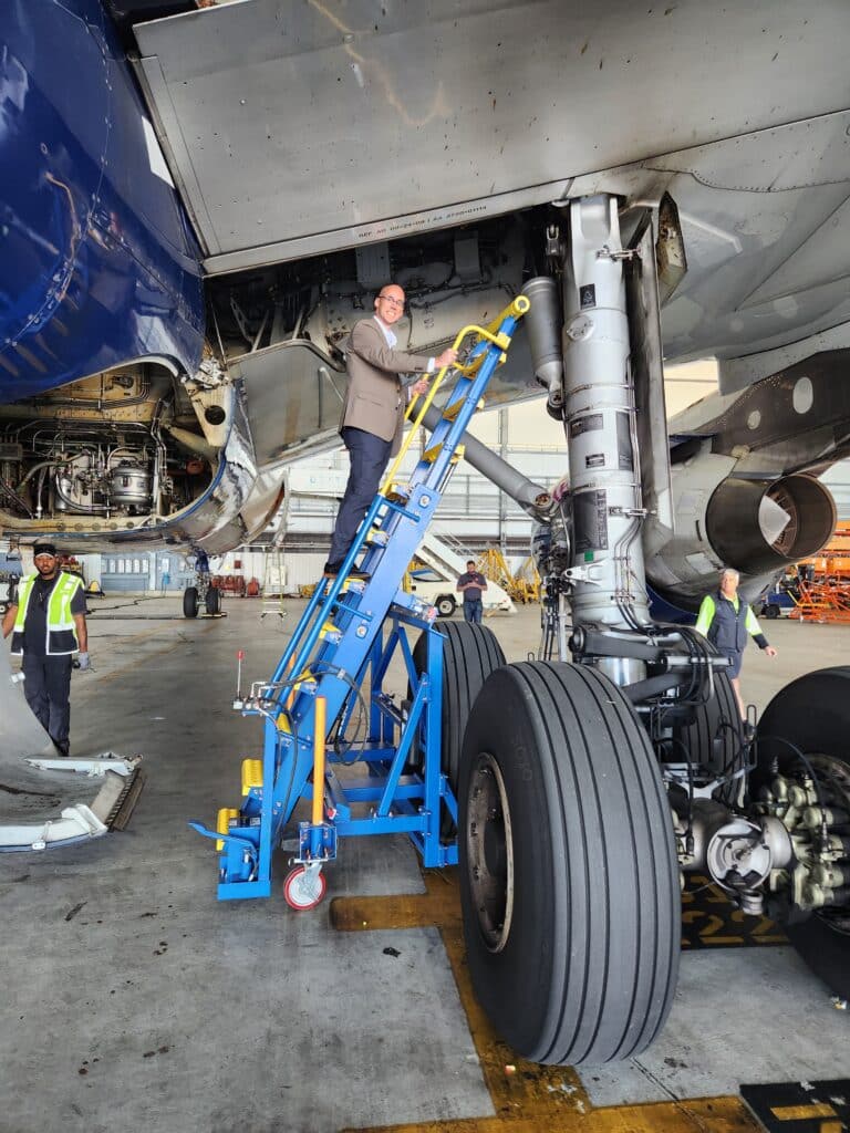 landing-gear-access-stand01