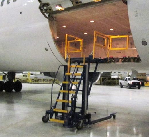 img-Aviation Platform Stand built for 767 and A300 Aircraft-04 Cargo Access Platform Stand built for 767 and A300 Aircraft